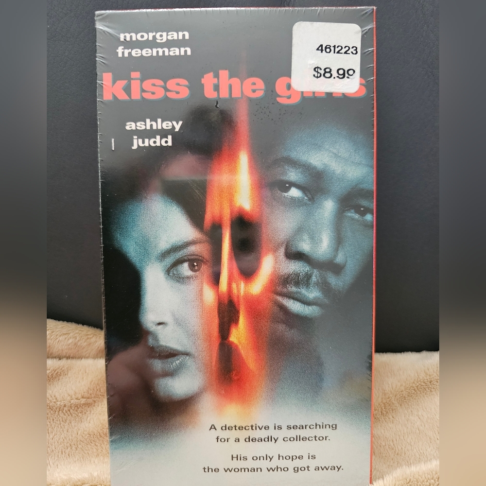 Kiss the Girls VHS. New